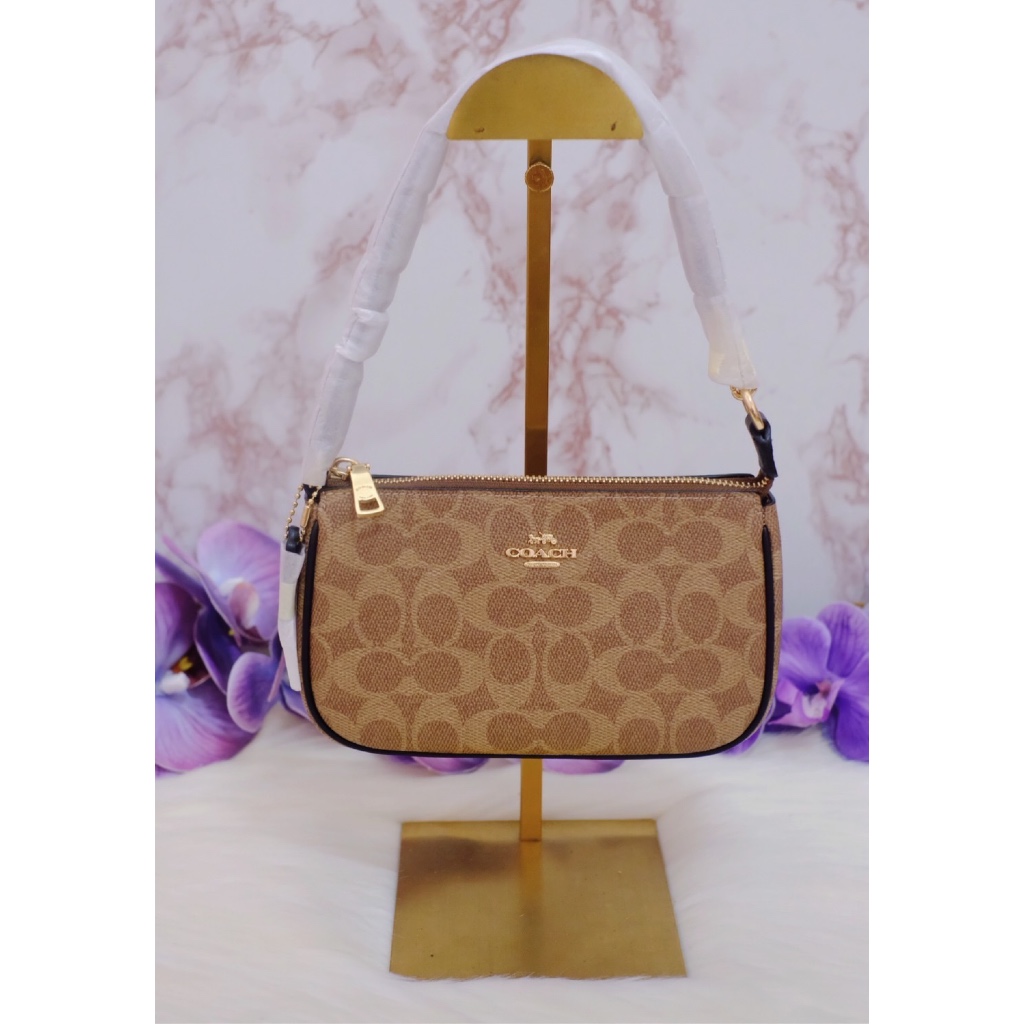 กระเป๋าสะพายไหล่ Coach Nolita 19 (CW426)