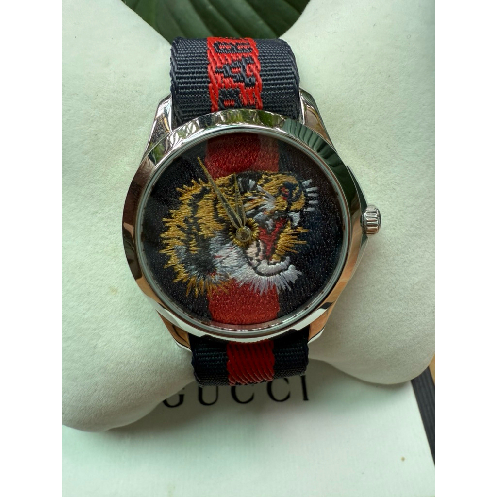 Gucci นาฬิกา❌ขายแล้ว❌ หน้าเสือ ของแท้ ไม่มีตำหนิให้แจ้ง ไม่เคยใช้งาน