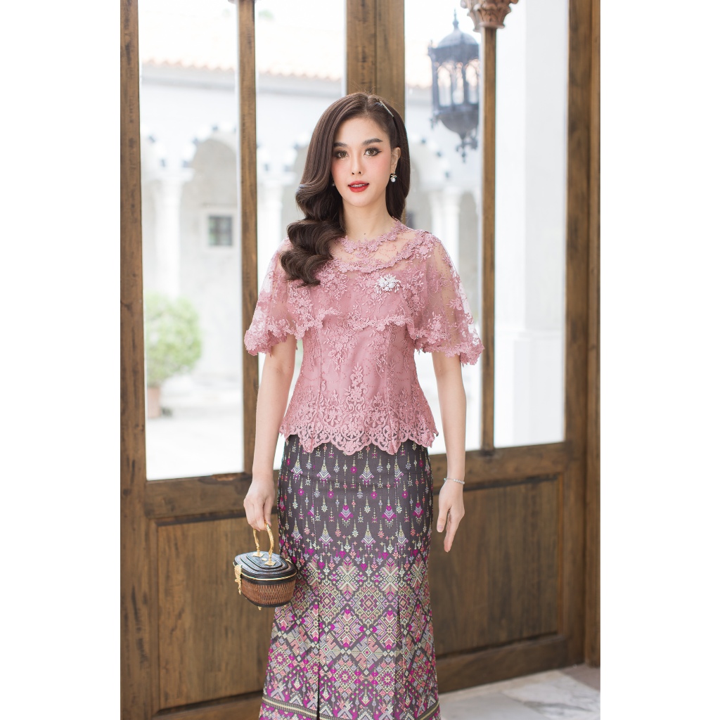 CHANIDA เสื้อลูกไม้พรีเมี่ยม ทรงระบายรอบตัว คลุมไหล่ ทรงสวย ตรงปก (รหัส 8400) *ราคาขายเฉพาะเสื้อ*