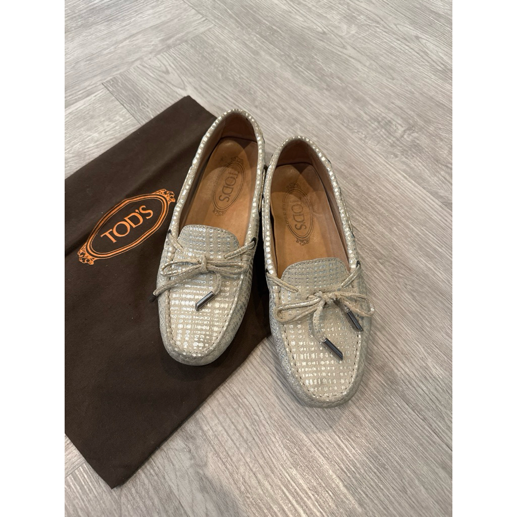 Tod’s slip on loafers รองเท้า แบรนด์เนม มือสอง ของแท้