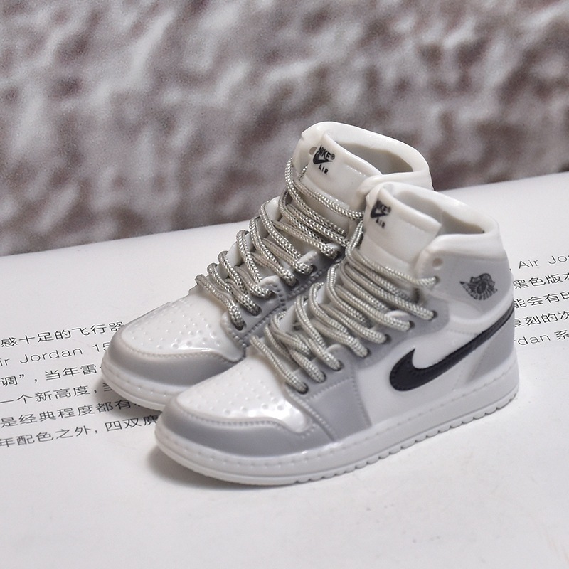 โมเดลรองเท้า/รองเท้ามินิสําหรับตุ๊กตาบาร์บี้ / ลาบูบู 17ซม/รองเท้าlabubu/เท่ หล่อ น่ารัก - รูปที่ 4