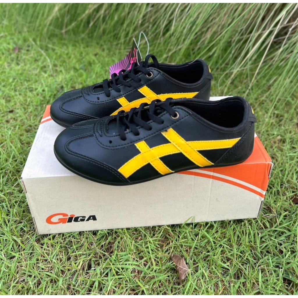 (P5) รองเท้าผ้าใบGIGA รุ่น GA15 สีขาวสีดำ Size36-44 สวมใส่ดูเท่อย่างมีสไตล์ จัดเตรียมสินค้า 1-2 วัน