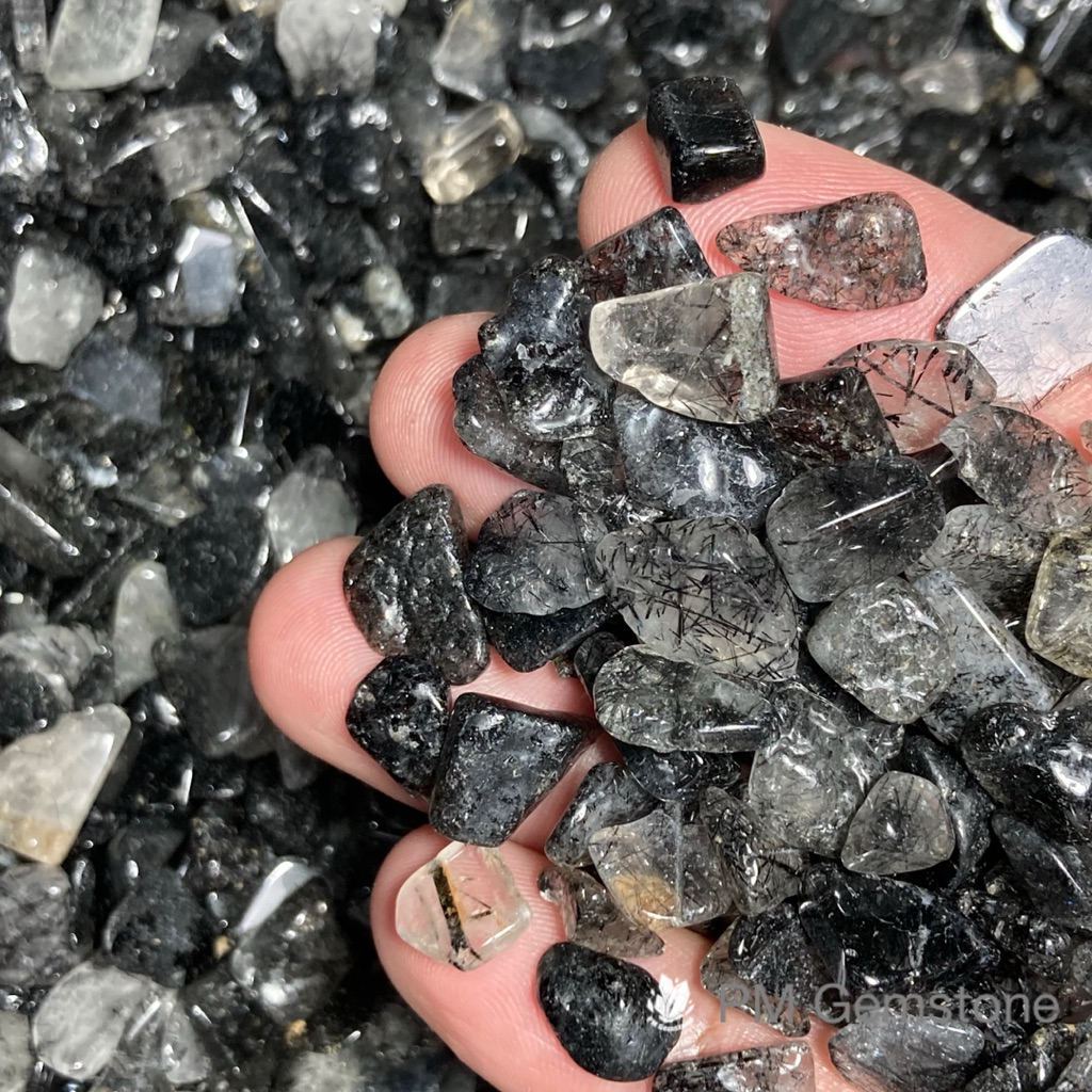 BR02 แบล็ครูไทล์ควอตซ์ ( Black Rutile Quartz ) ขนาด 5-8mm หินธรรมชาติ หินนำโชค หินแร่ หินคริสตัล หินสะสม งานอาร์ต