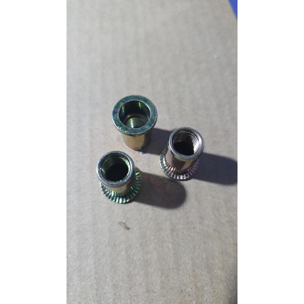 BEM-10 รีเวทนัทเหล็กชุบรุ้ง ชนิดหัวแบน คอลาย M6x1.5 สินค้าคงเหลือ/ชิ้น = 10 (PK-D092-1)