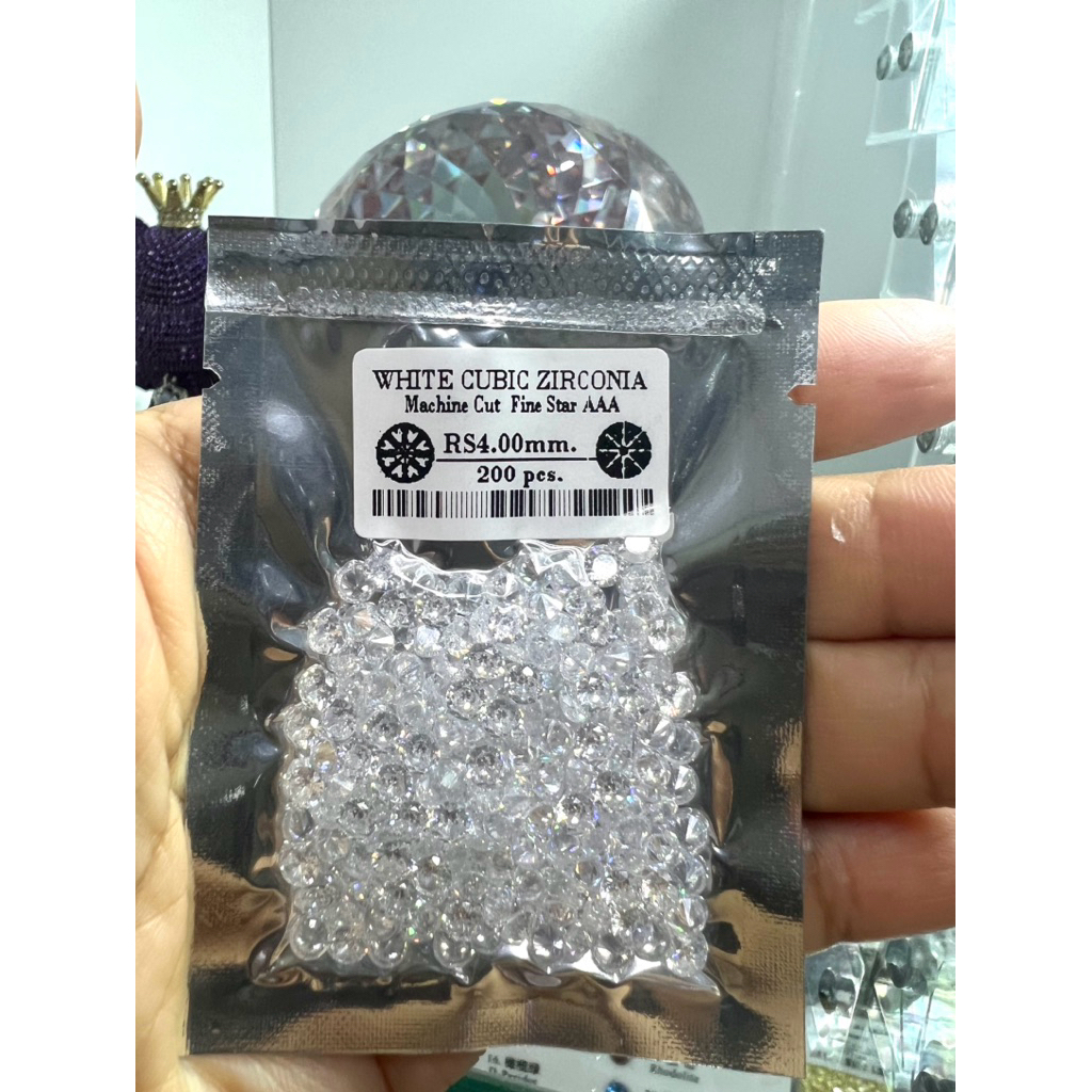 เเพ็คราคาส่ง 250 เม็ด ขนาด 4.00 มิล (25ตัง) WHITE CZ /เพชรรัสเซีย เจียระไนเหลี่ยมก้นเพชร เกรดพลอยคุณภาพงานส่งออก