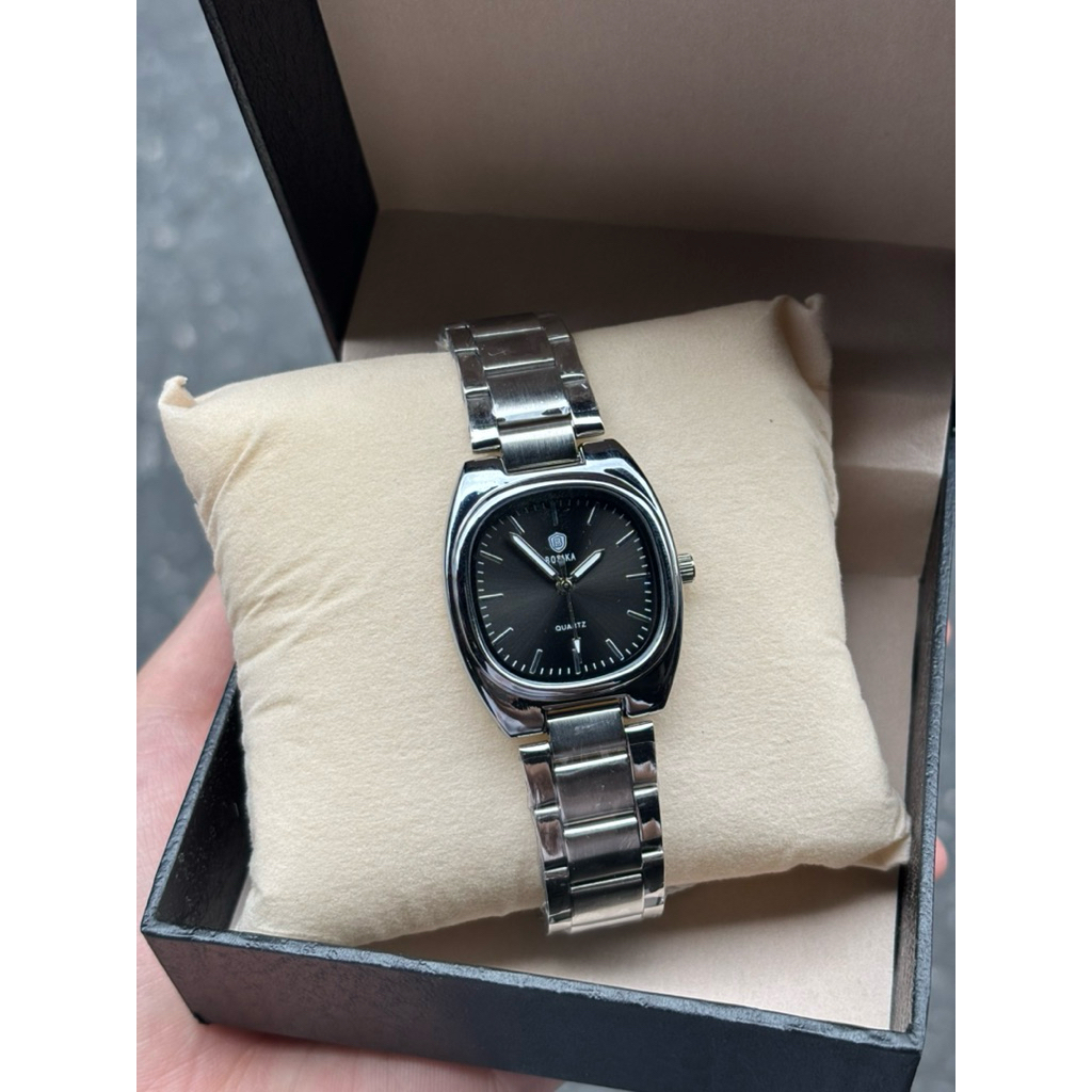 BOSIKA นาฬิกาข้อมือหญิง นาฬิการุ่นใหม่ สายสแตนเลส หน้าปัดกลม ขนาด 32 mm. สวยหรู คลาสสิค แท้ 100% (L49)