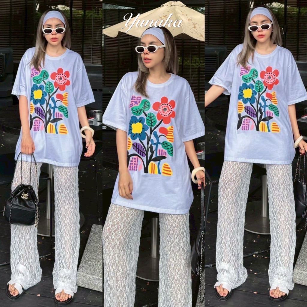 เซตเสื้อยืดคอกลมแขนสั้น ทรง Oversize สกรีนลายดอกไม้เกร๊ๆ มาพร้อมกับกางเกงลูกไม้ขาม้า ( มีซับในเป็นขาสั้น