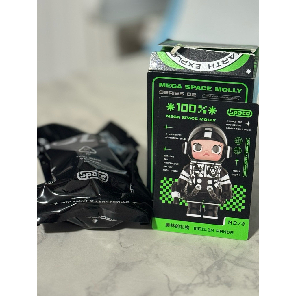 Mega Space Molly V2 #POP MARK(แกะแค่กล่อง)