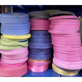 ริบบิ้นผ้าลายสก็อต กว้าง13มิลม้วนละ 100หลา หลากสีให้เลือก