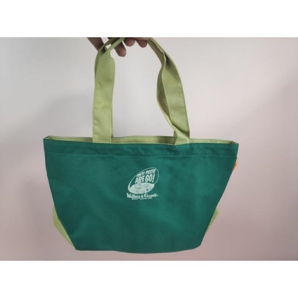 กระเป๋าถือ Wallace and Gromit 😝 แอบลังเล ว่าจะลงหรือจะเก็บ 😝