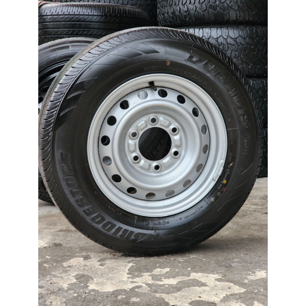 กะทะ Isuzu ขอบ 15พร้อมยาง 215 70R15 Bridgestone  ปี 23สภาพถอดป้ายแดง สวยใส เส้นสีชัดๆ ดอกนิ่มๆไร้ตำห