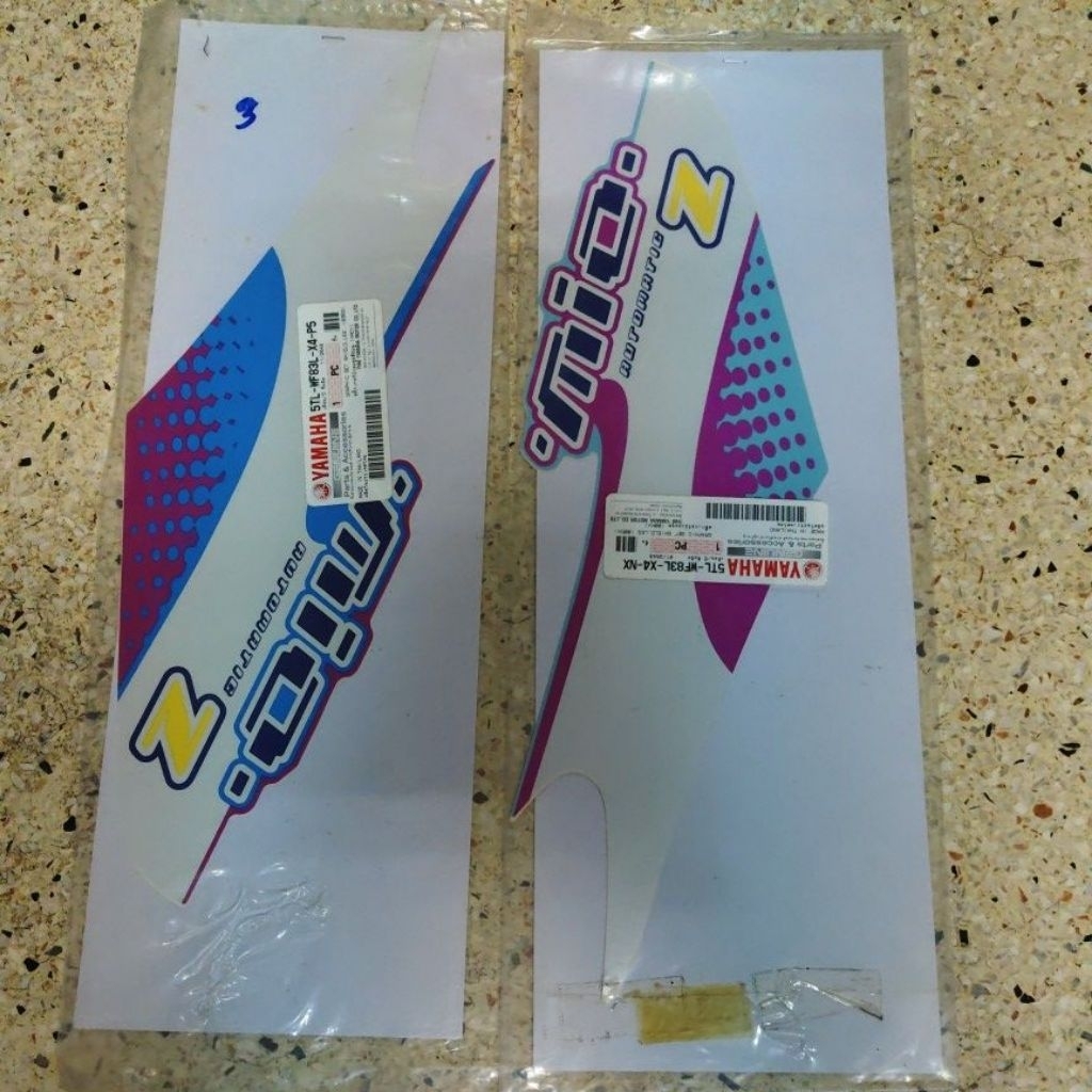 สติ๊กเกอร์บังลมหน้าแท้Yamaha รหัส5TL-WF83L-X4-NX