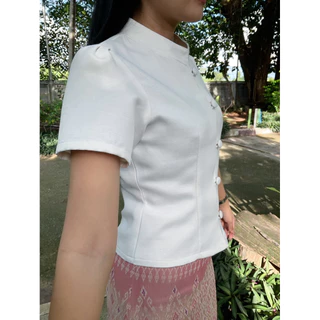 เสื้อผ้าฝ้ายสีขาวธรรมชาติ มีให้เลือก 3 แบบ เข้าทรงสวย อัดผ้ากาวอย่างดี