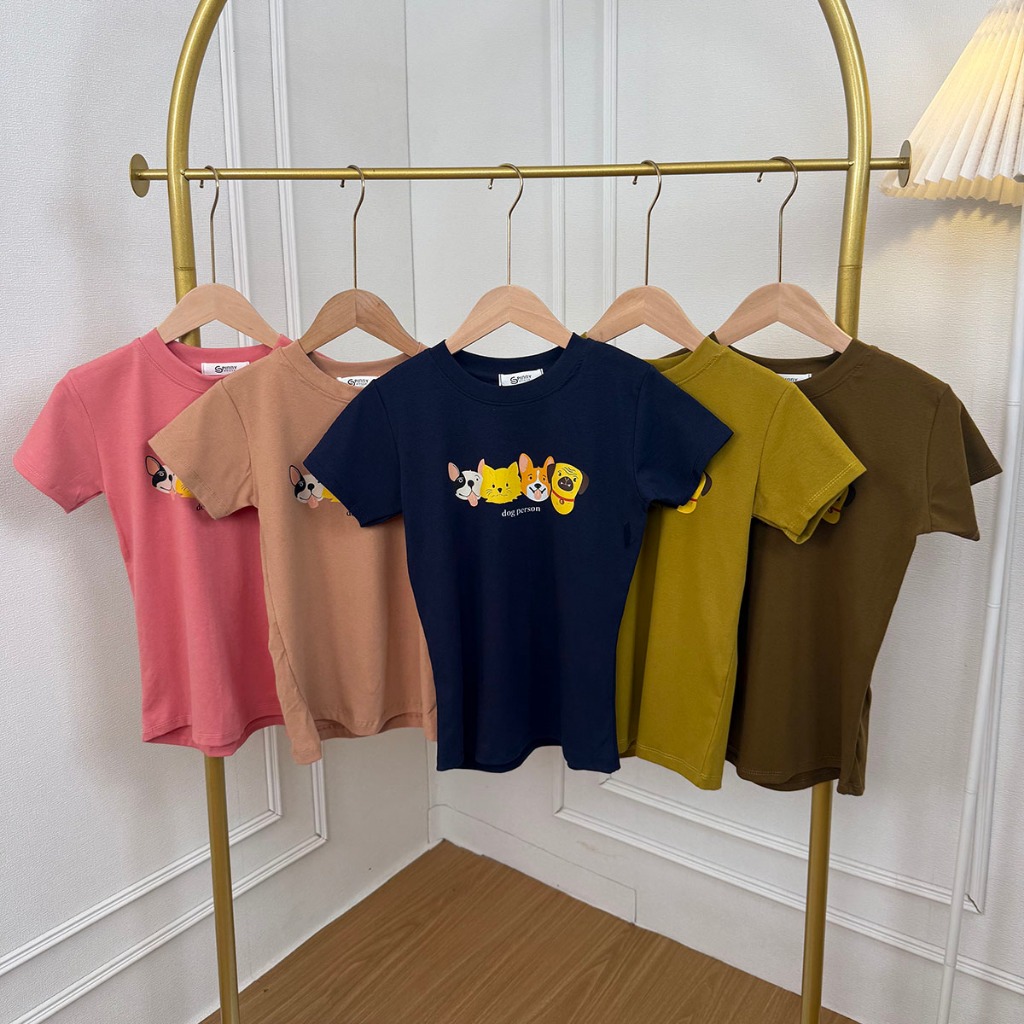 🌈SpinnyHouse🌈เสื้อยืดเข้ารูป สกรีนลายน้องหมา พร้อมส่งทุกสี ผ้ายืดนิ่ม สาวอวบใส่ได้ สไตล์มินิมอลสุดๆ รุ่น กิมจิPERSON4