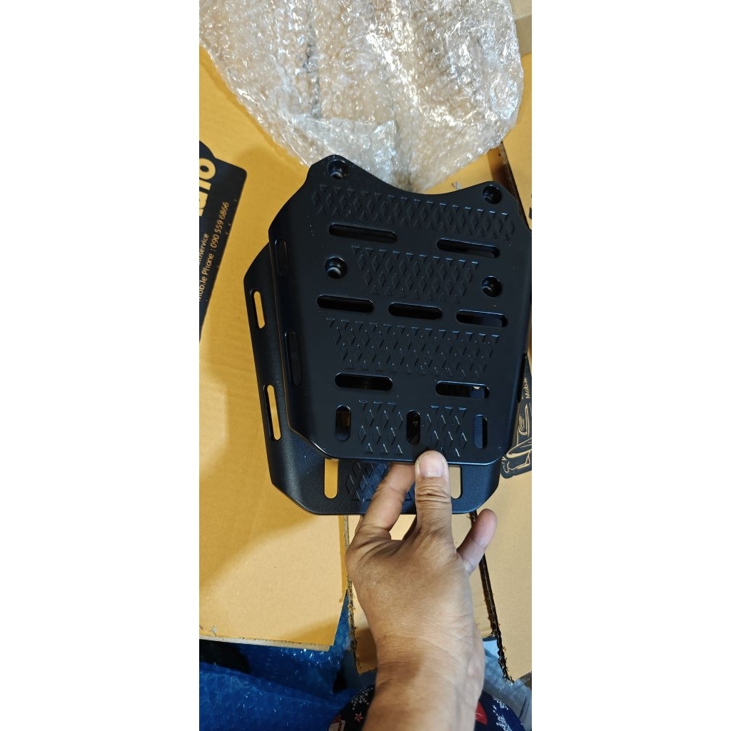 แร็ค PCX Kominie ตัวใหม่ ใหญ่กว่าเดิม ใส่รถปี 2014-2025 เพื่อรองรับการบรรทุกที่มากขึ้น กว้าง 24 ยาว 24 cm. - รูปที่ 2