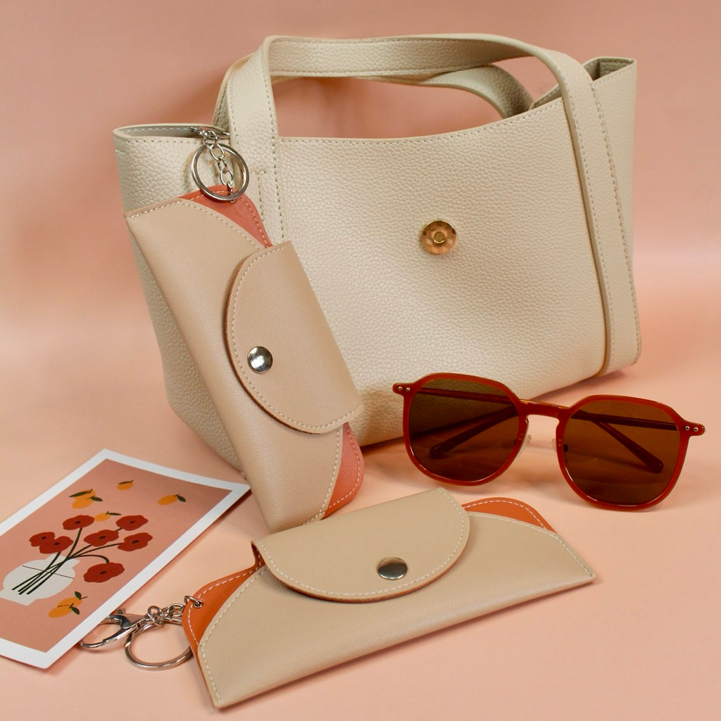 sunglasses case 🕶️ ซองใส่แว่นตา พร้อมตะขอเกี่ยวกระเป๋า และ พวงกุญแจ หนัง PU 2 ด้าน น้ำหนักเบา พกพาสะดวก