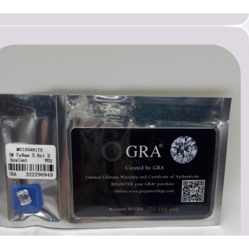 Emerald cut โมซาไนท์ MOISSANITE WHITE DIAMOND D COLOR VVS1 (9x7 MM )(3 CARATS )(1 Pieces)