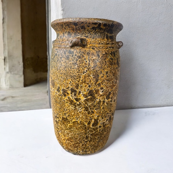 Flowerpot กระถางดินเผาทรงตรงปากแบน สีวินเทจ เก่า ๆ มีหู 4 หู  ขนาด 26 x 47 cm. ใช้ทำเป็นที่ใส่เก็บร่มได้