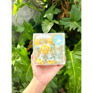 ของขวัญวันแม่กล่องใส่เงิน1ใบ มาลัยกำมะหยี่เป็นเข็มกลัด สามารถนำไปใช้งานได้ค่ะ