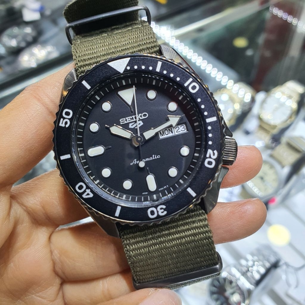 นาฬิกาข้อมือผู้ชาย Seiko 5 sport  Automatic SRPD65K4