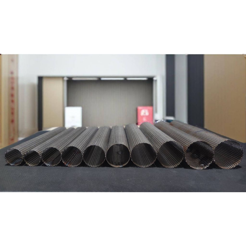 ตะแกรงไส้ท่อรถมอเตอร์ไซค์ หนา 1 มิล ความยาว 30 cm รู 2.5 มิล ( พร้อมเชื่อม )มีหลายขนาดไซส์ให้เลือก (1.2″/–/2.4″)