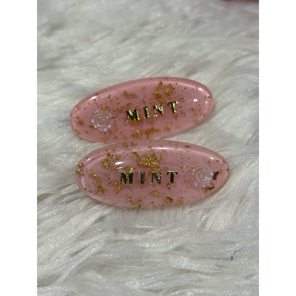 กิ๊บหนีบผม🎀 (🧵ทำ 1 วัน ส่งวันถัดไป) ติดชื่อฟรีไม่เกิน 6 ตัวอักษร 💖พร้อมของตกแต่ง 1 ชิ้นสินค้าแฮนเมด