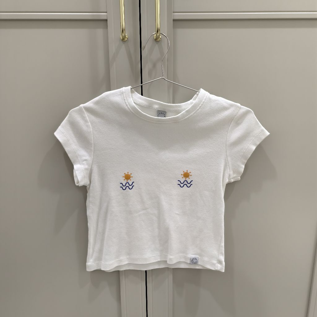 เสื้อเบบี้ที สีขาว แต่งลาย ป้าย STORE851