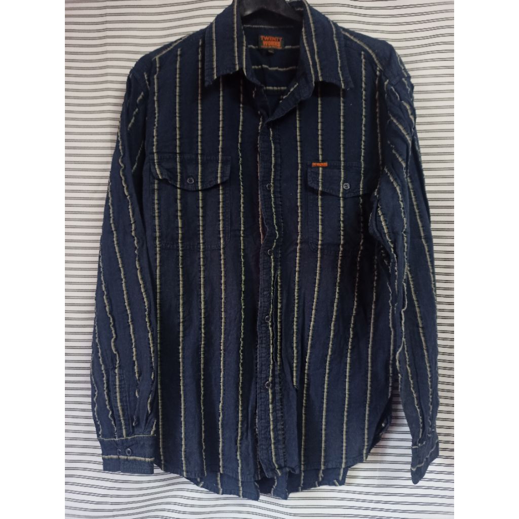 H263 เชิ้ตชายมือสอง คอตตอน รอบอก 45 บ่า 19.5 แขน 25.5 ยาว 30.5