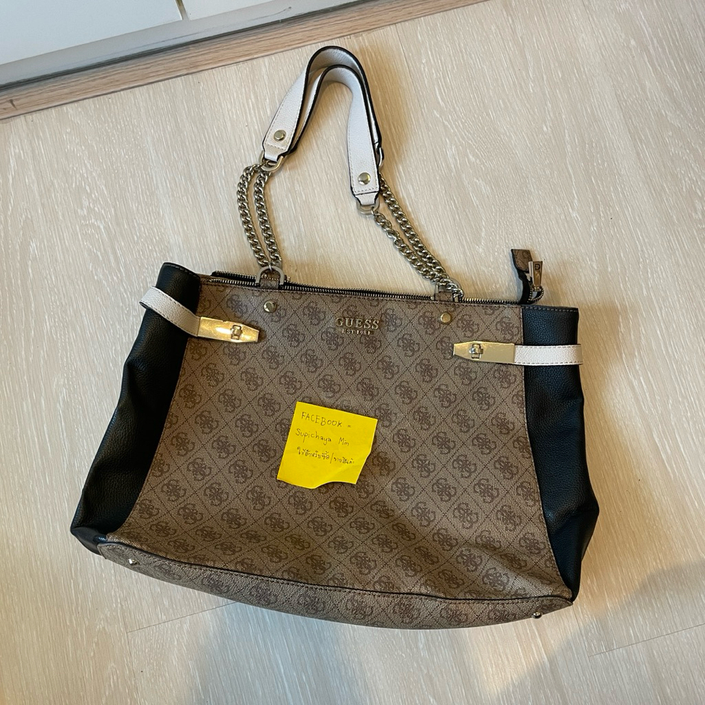 กระเป๋าสะพายข้างผู้หญิงGUESS