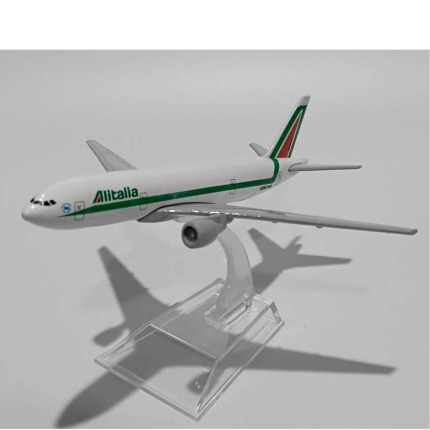 โมเดลเครื่องบิน Boeing B777-200 Alitalia Metal Airplane Model Plane Scale 1:400  NEW IN Package.