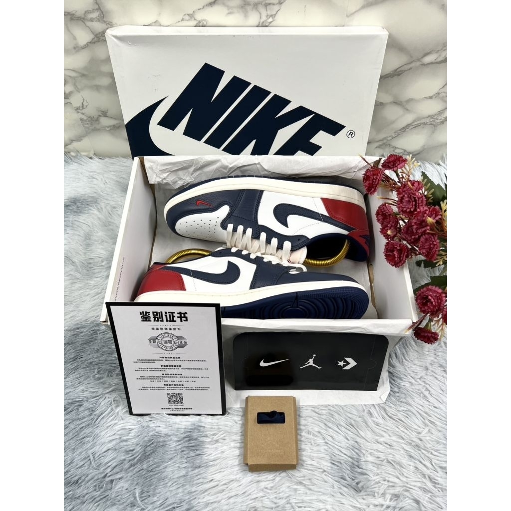 Air JORDAN 1 RETRO LOW OG
SUMMIT WHITE/GYM RED

Size 9 UK/ 44 EUR/ 28 CM

 😃 ราคา 4,500 บาท 😃

