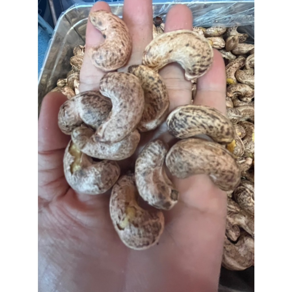เม็ดมะม่วงหิมพานต์เผาโบราณ กรอบ อร่อย แพ็คใหม่สดทุกวัน