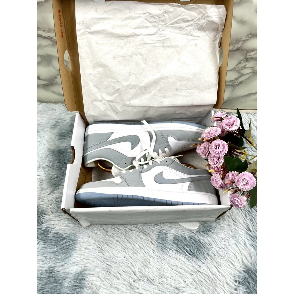 Wmns Air Jordan 1 Low WHITE/WOLF GREY-ALUMINUM Size 9.5 UK/ 44.5 EUR/ 29 CM 🐼 ราคา 3,500 บาท 🐼