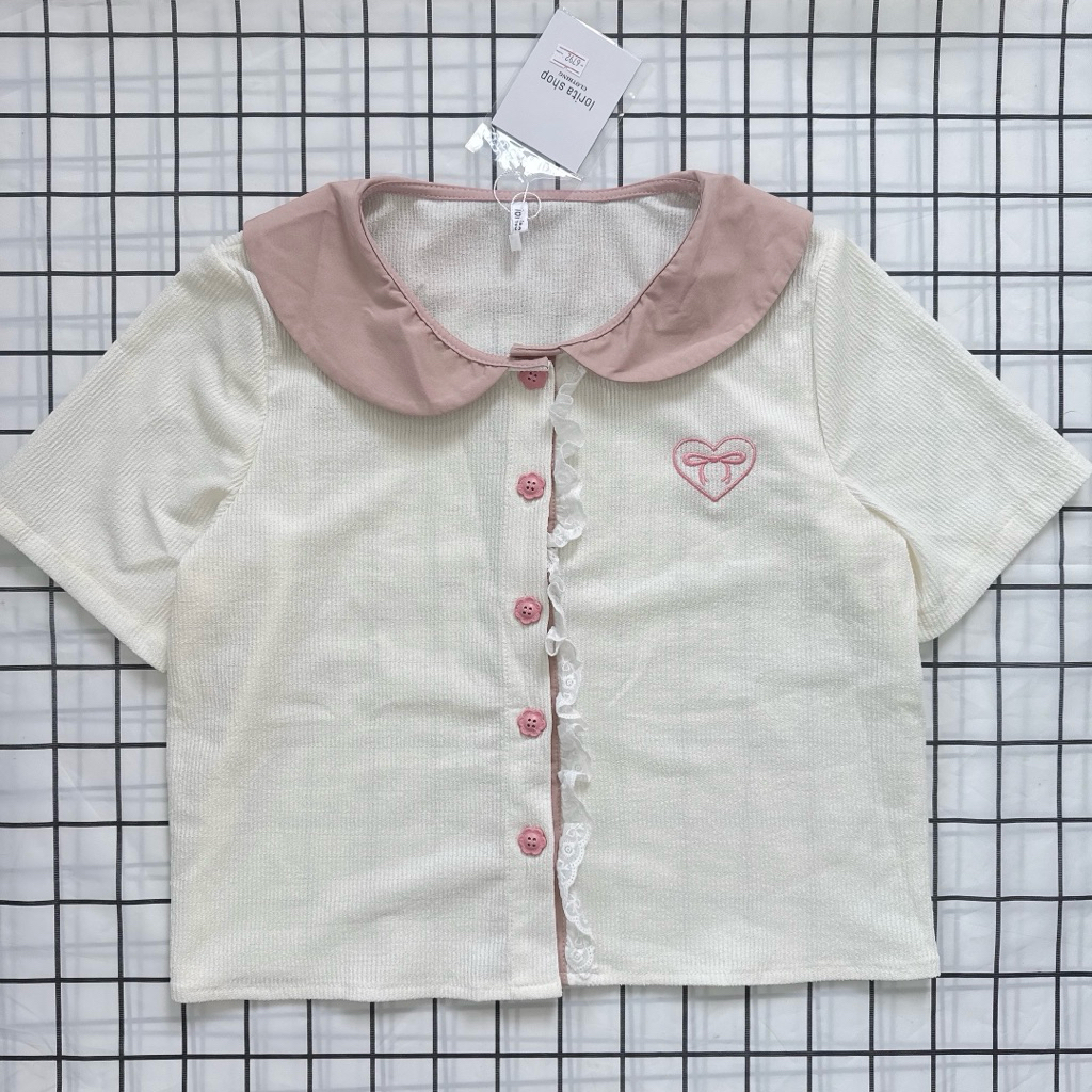 เสื้อคอบัวสีขาวครีม แต่งระบายตรงกระดุม ป้าย Lolita shop มือ 1