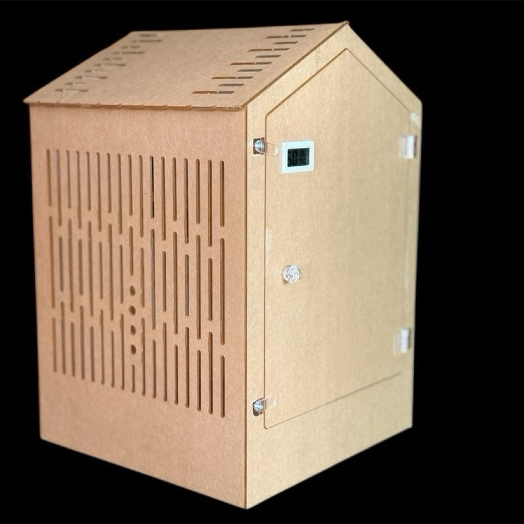 กล่องอะคริลิค ทรงบ้าน สัตว์เลี้ยง ขนาด 30*30*45cm. (กว้าง ยาว สูง) หนา 3 มิล รู 0.5 มีรูใส่ขวดน้ำ มีทึ่วัดอุณหภูมิ - รูปที่ 3