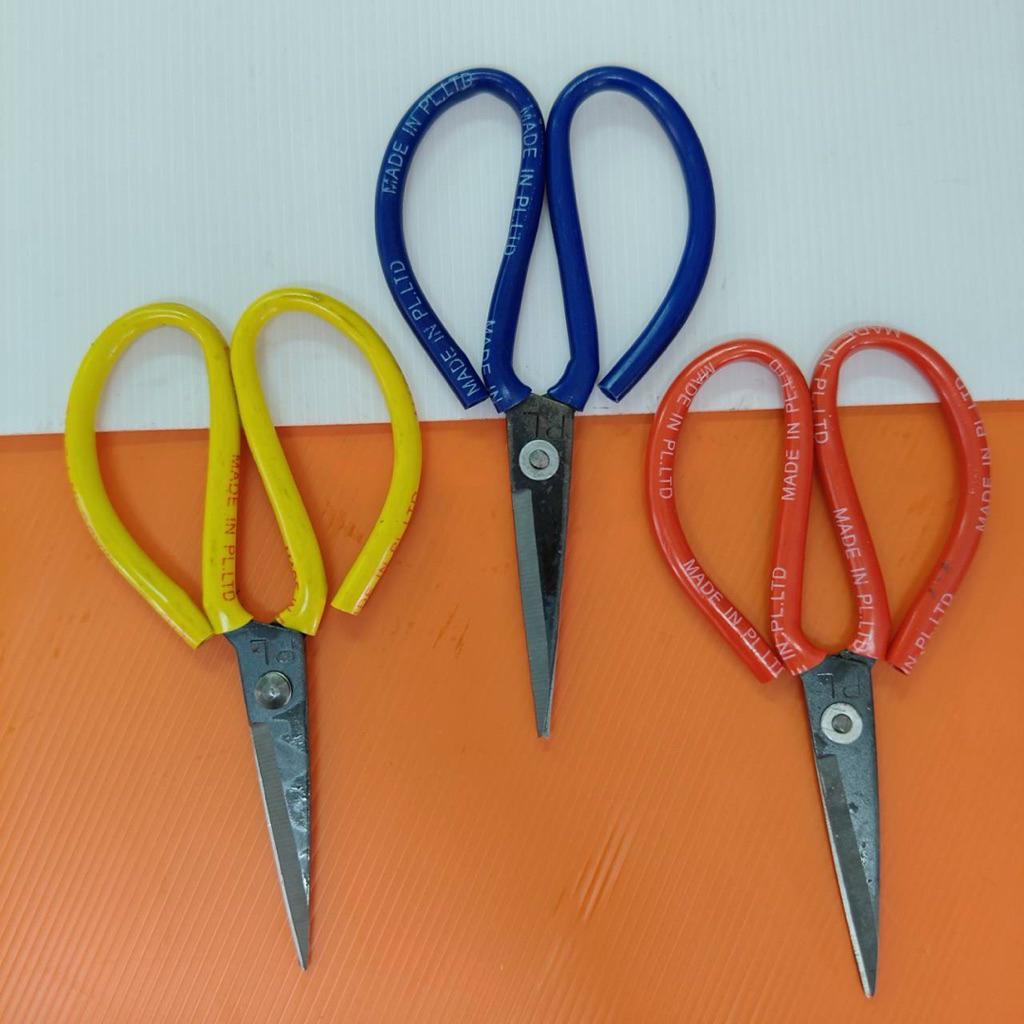 (ยกโหล 12 ชิ้น) No.2061 กรรไกร กรรไกรด้ามยาง กรรไกรจีนหุ้มยาง ใช้สำหรับตัดผ้าตัดเหล็ก ขนาด 20 ซมได้ทั้งหมด 12 ชิ้น คละสี