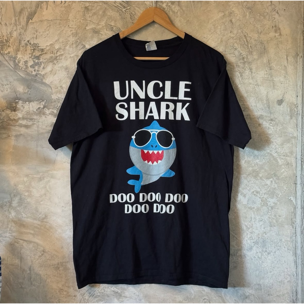 เสื้อยืด UNCLE SHARK from the Baby Shark Dance สภาพ 10/10