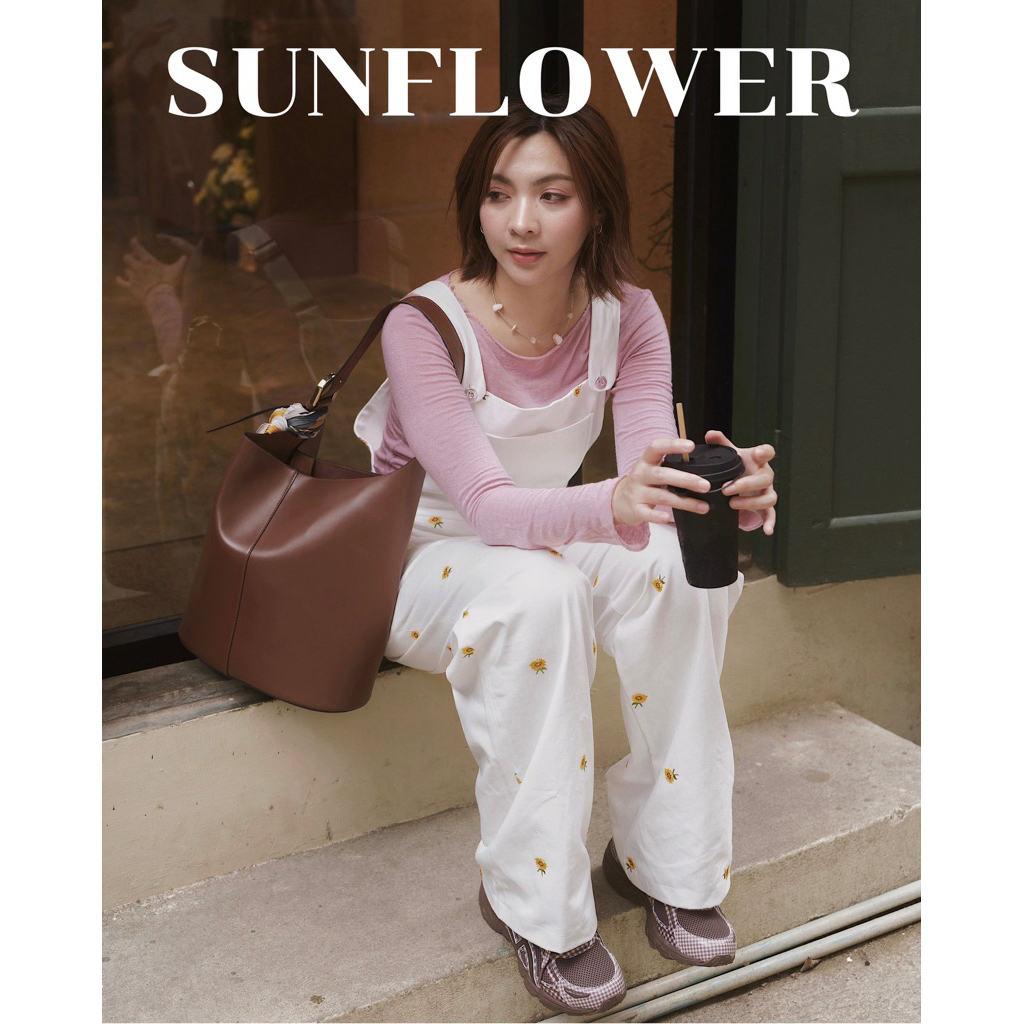 Ginger sunflower เอี๊ยมผ้าคอตต้อนเดนิมปักดอกทานตะวัน (เฉพาะเอี๊ยม)