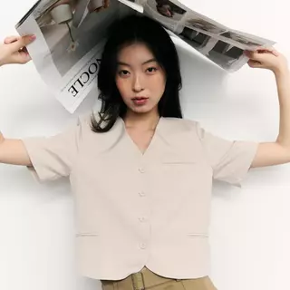 Lawyer Closet | [73012] ชุดสูทกระดุมแฟชั่นสำหรับผู้หญิง คอวีแขนสั้น เสื้อแจ็คเก็ตคอวี เนื้อผ้าใส่สบาย แมทช์ได้ หลายลุค