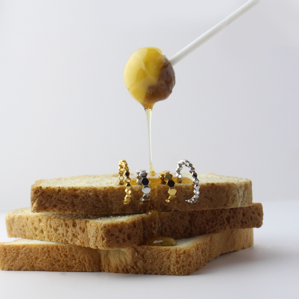 Naughty Little Bee I Ear Cuff ต่างหูหนีบ SV925