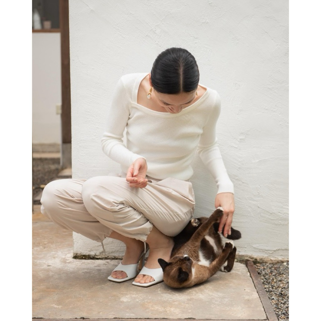 เสื้อไหมพรมแขนยาว สีขาวครีม แบรนด์ Aliotte store