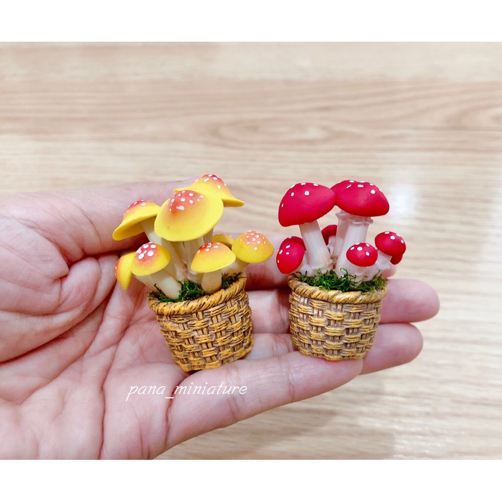 ดินปั้นเห็ดจิ๋ว เหลือง , แดง แบบต้นหรือแบบใส่กระถางแต่งหญ้าเทียม ราคา/ชิ้น (ห้ามโดนน้ำ)