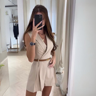 [LISA] A1091 ชุดจั๊มสูทขาสั้นคอปกแขนกุดแต่งกระเป๋าสายเข็มขัด…