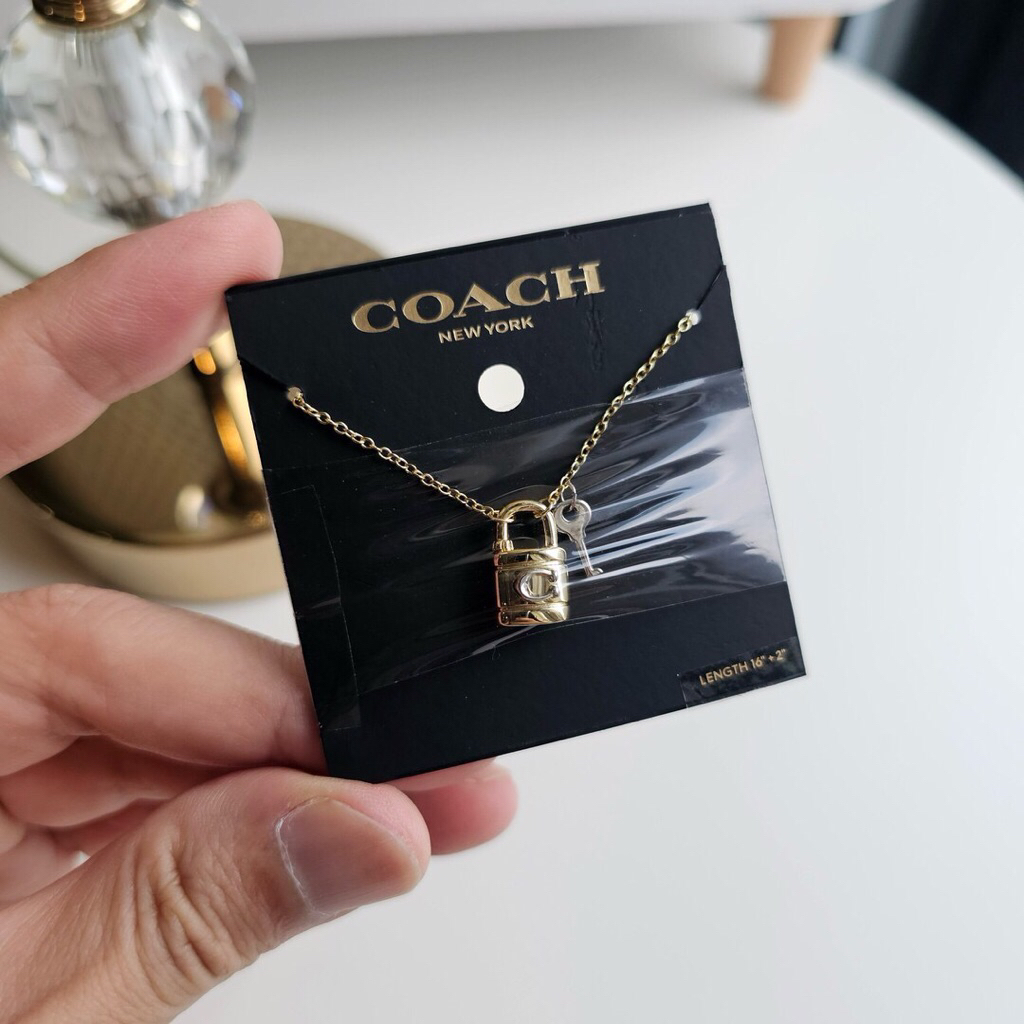 (สด-ผ่อน)สร้อยคอC✩achของเเท้100%  รูปกุญแจน่ารักมาก Signature Enamel Necklace