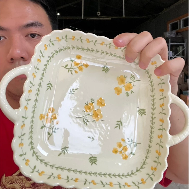 จานเซรามิกแบบมีหูจับ สี่เหลี่ยมขนาด 25x20cm ลายดอก ออกใบกำกับภาษีได้