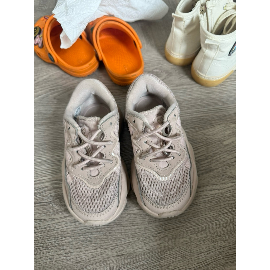 [พร้อมส่ง][มือสอง] รองเท้าเด็ก adidas ขนาด 24 (uk7)