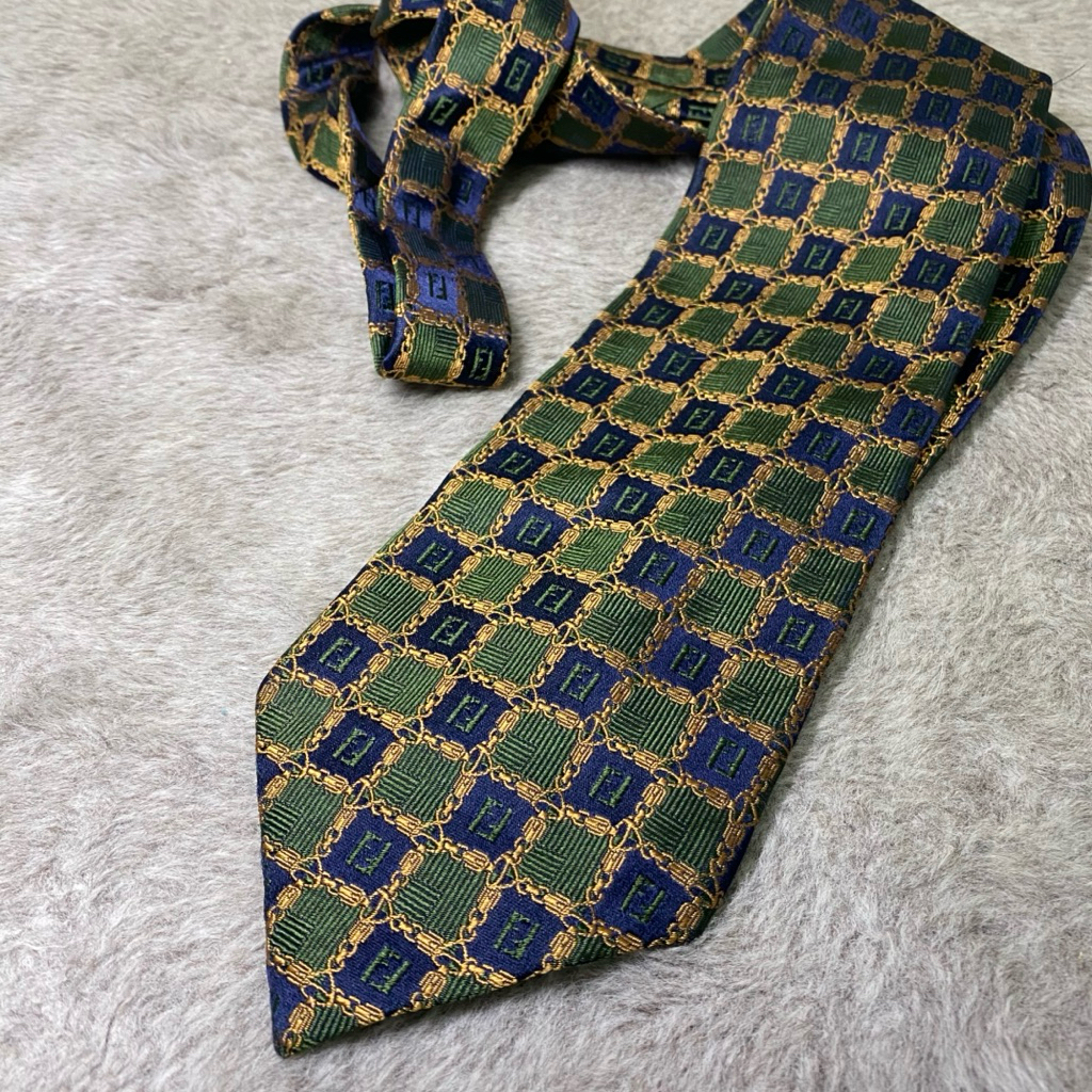 เนคไท Fendi มือสอง ลายสุภาพ