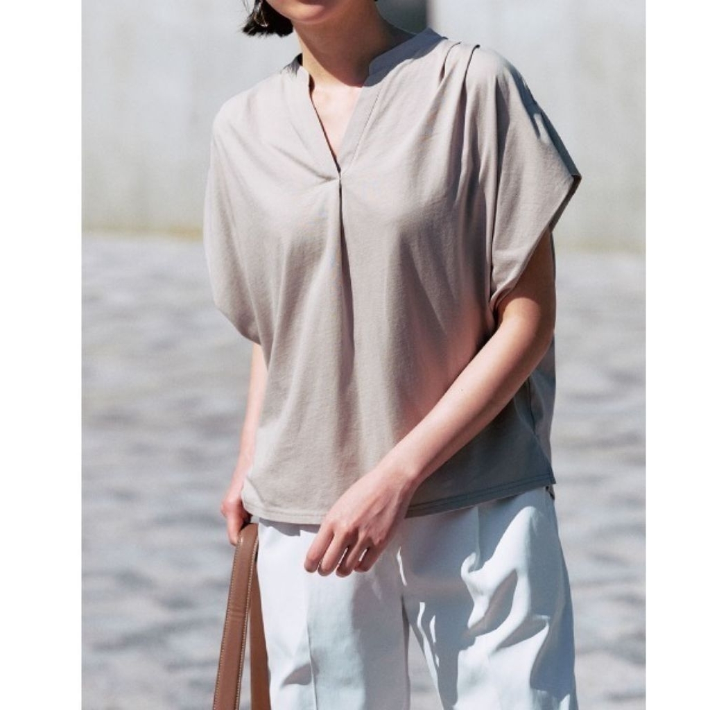 IEDIT วัสดุที่ผ่านการแปรรูปป้องกันแบคทีเรียและระงับกลิ่นกาย แขนทรงฝรั่งเศส ทรงแขนเว้าด้านข้าง ตัดเย็