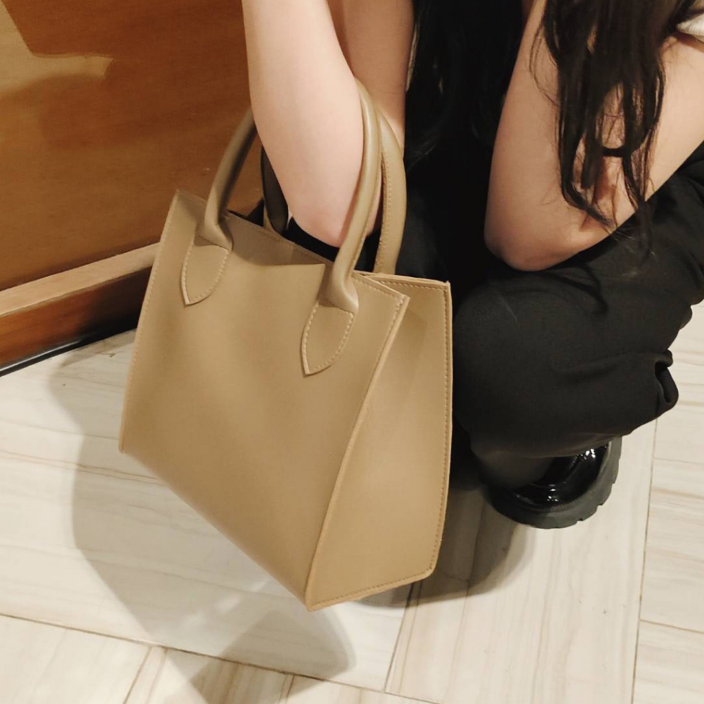 BELINE Kate กระเป๋าถือผู้หญิง กระเป๋าใส่เอกสาร หนัง PU ทรงเรียบหรู ใส่แท็บเล็ตได้ น้ำหนักเบา Made in