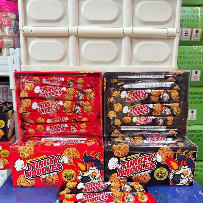 Turkey noodles ขนมมาม่าไก่เผ็ด พ่นไฟ 1กล่อง 30ซอง